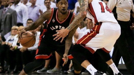 Lowry pone a Toronto delante de Miami en playoffs de la NBA