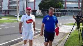 El Bolillo Gómez dice que aparentan trabajar