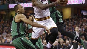LeBron anotó 28 puntos en victoria de Cavs ante Celtics