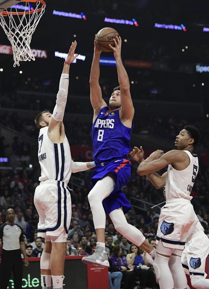 Clippers derrotan a Grizzlies 113-96 para cerrar el mes 13-2