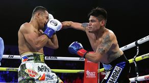 Así fue la victoria de Emanuel Navarrete sobre Charly Suarez