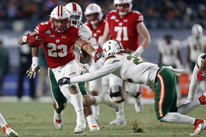 Wisconsin apalea a Miami en el Pinstripe Bowl