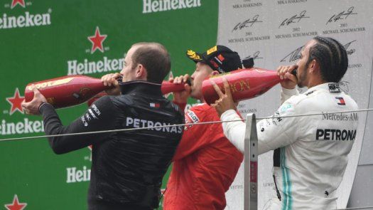 Ferrari busca reducir diferencias con Mercedes en Azerbaiyán