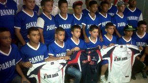 Selección sub-12 de béisbol recibe uniformes