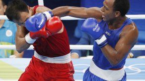 Colombiano Carrillo encuentra el golpe y avanza en Río