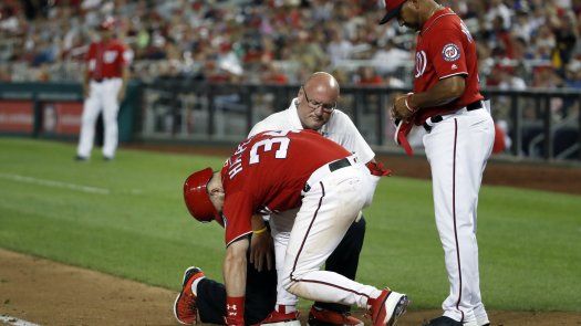 Harper golpeado; Nacionales y Rojos empatan doble cartelera
