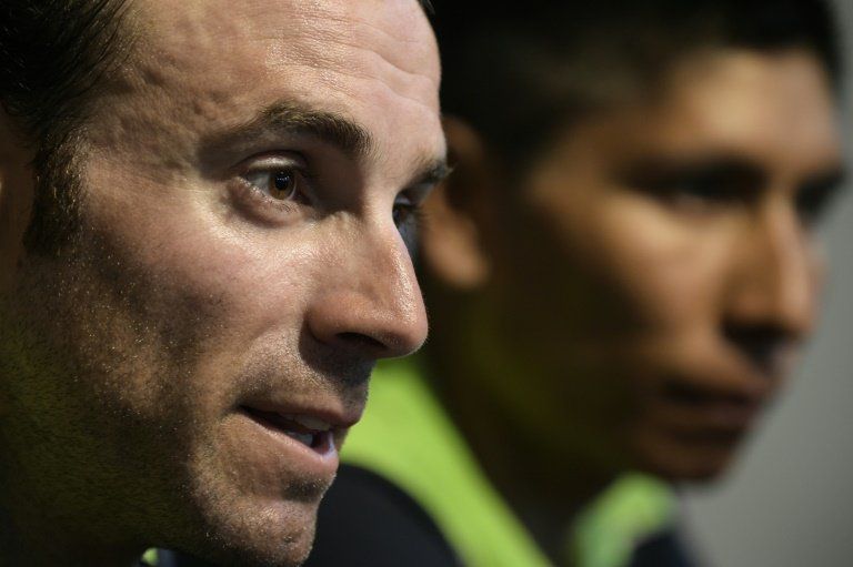 Valverde reconoce que tiró para alejar a Contador tras su caída