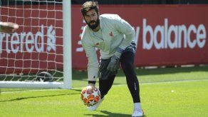 Alisson pudiera ser la clave para Liverpool