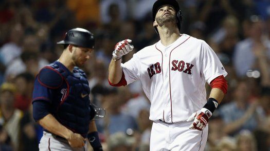 Martínez llega a 32 jonrones; Medias Rojas triunfan