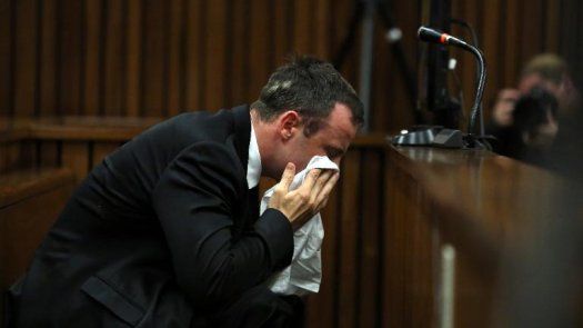 Pistorius pide perdón entre lágrimas por haber matado a su novia Reeva Steenkamp