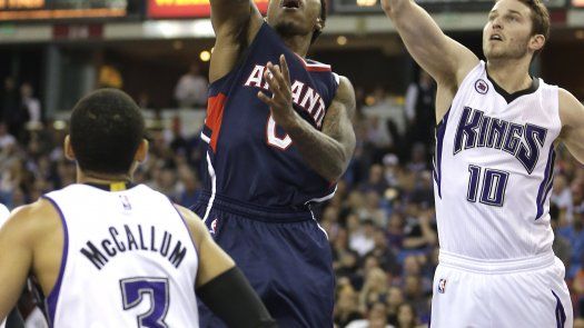 Los Hawks ganan a los Kings por 14ta vez consecutiva