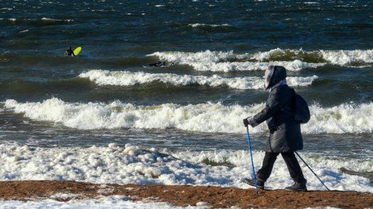 Surfistas rusos desafían a las olas glaciales