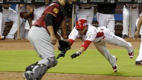 Cardenales derrota a Navegantes en Serie de las Américas