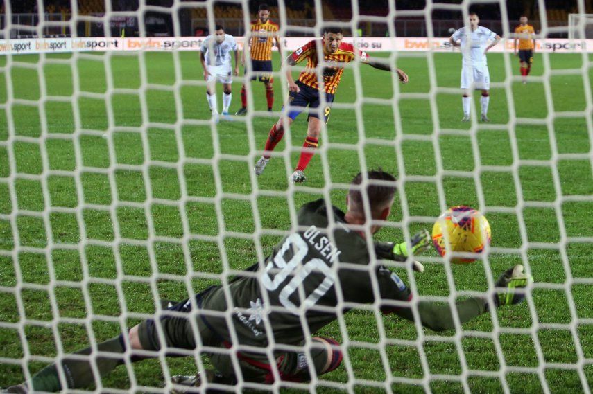 Cagliari desperdicia ventaja de 2 goles y empata con Lecce