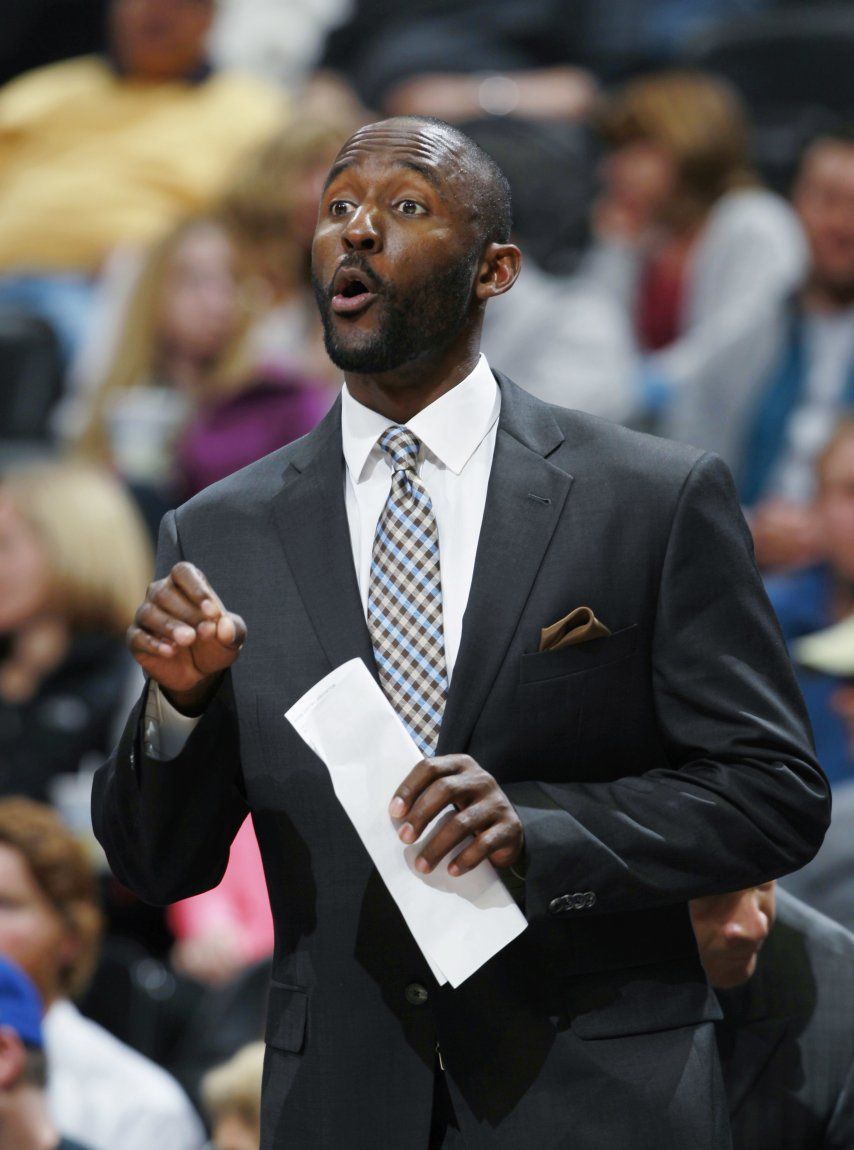 Hawks eligen a Lloyd Pierce como entrenador