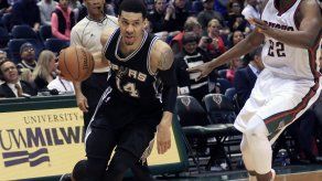 Green aporta 20 unidades y Spurs remontan ante Bucks