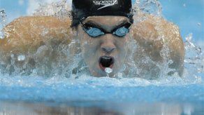Phelps impone marca mundial en 200 metros combinado individual