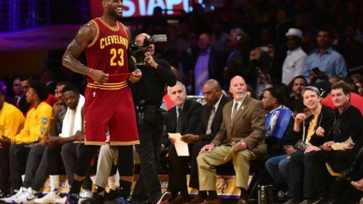 LeBron James se encumbra con 27 puntos en victoria de sus Cavaliers