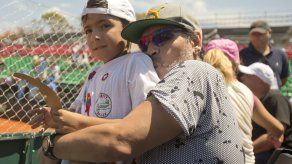 Maradona lleva a sus hijas preferidas ante la justicia