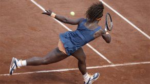 Serena Williams y Ferrer avanzan en Francia