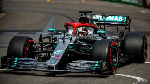 Hamilton consigue la pole en Mónaco, con los dos Mercedes en primera línea