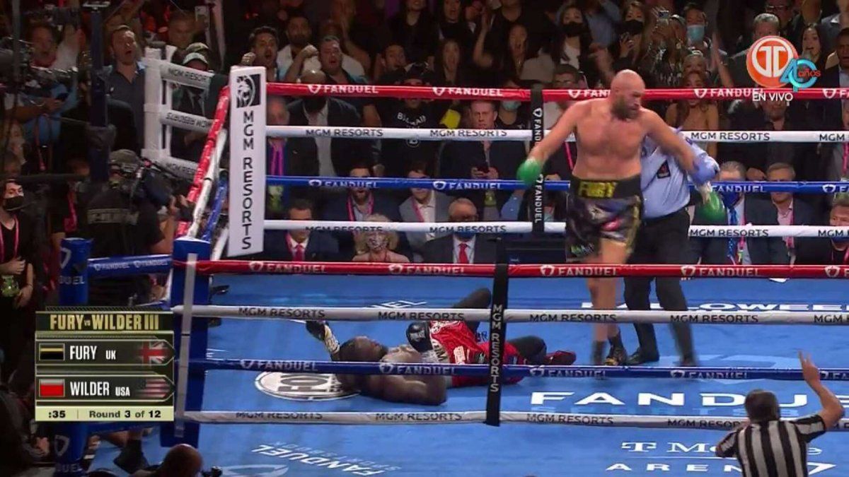 VÍDEO: Tyson Fury mandó a Deontay Wilder a la lona en el tercer asalto