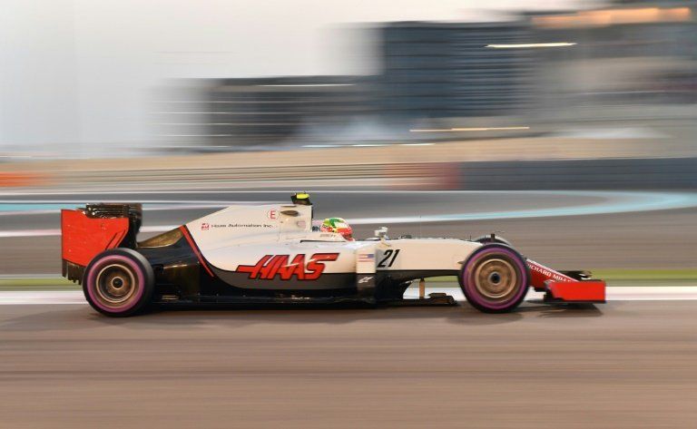 El piloto mexicano Gutiérrez se despide de sus compañeros de Haas