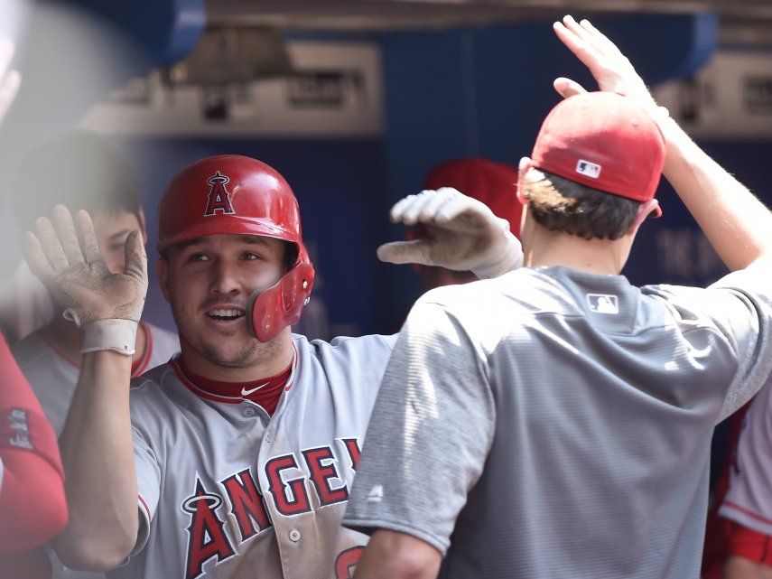Trout y Pujols pegan jonrones, Angelinos vencen a Azulejos