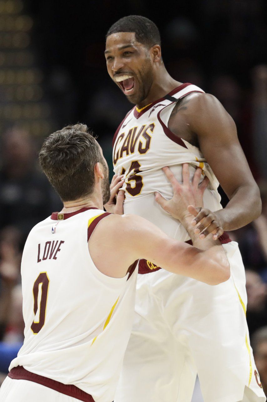 Cavs remontan y se imponen a Heat en alargue