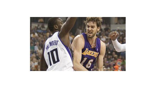 NBA: Lakers 112, Kings 100; Triple-doble de Kobe da victoria