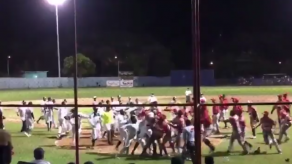 Suspenden con dos partidos a peloteros de Metro y Oeste involucrados en pelea