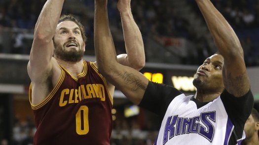 Jugada de 4 puntos de Love impulsa a Cavaliers ante Kings