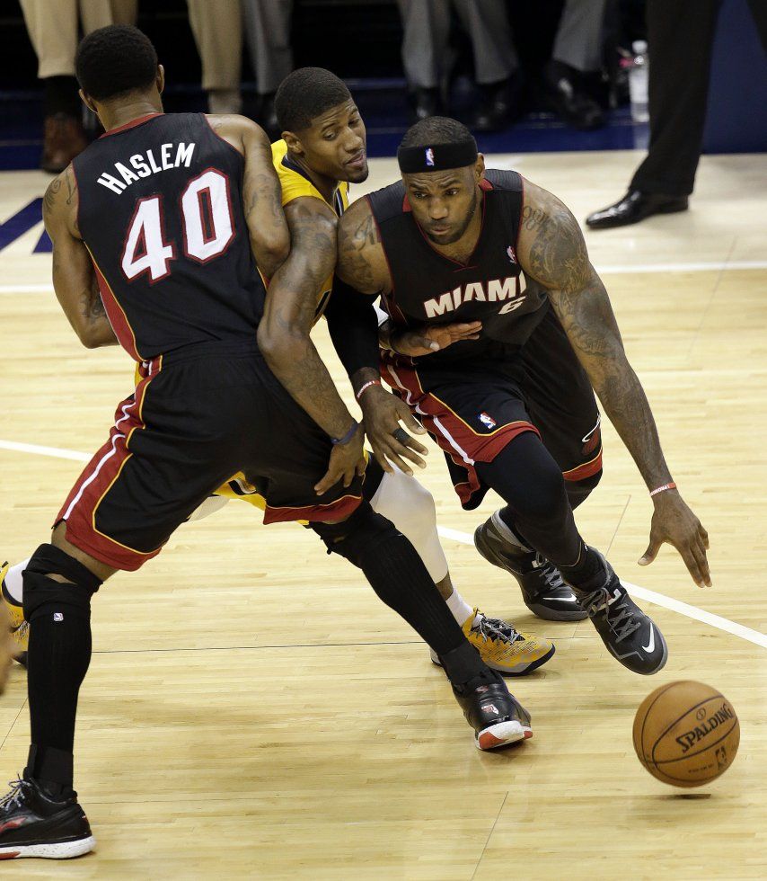 LeBron despoja a Pacers de la ventaja de local