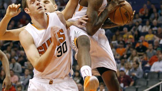 Bledsoe y Suns frenan a Nuggets 105-81