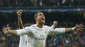 Enorme Cristiano marca triplete y lleva al Madrid a semis