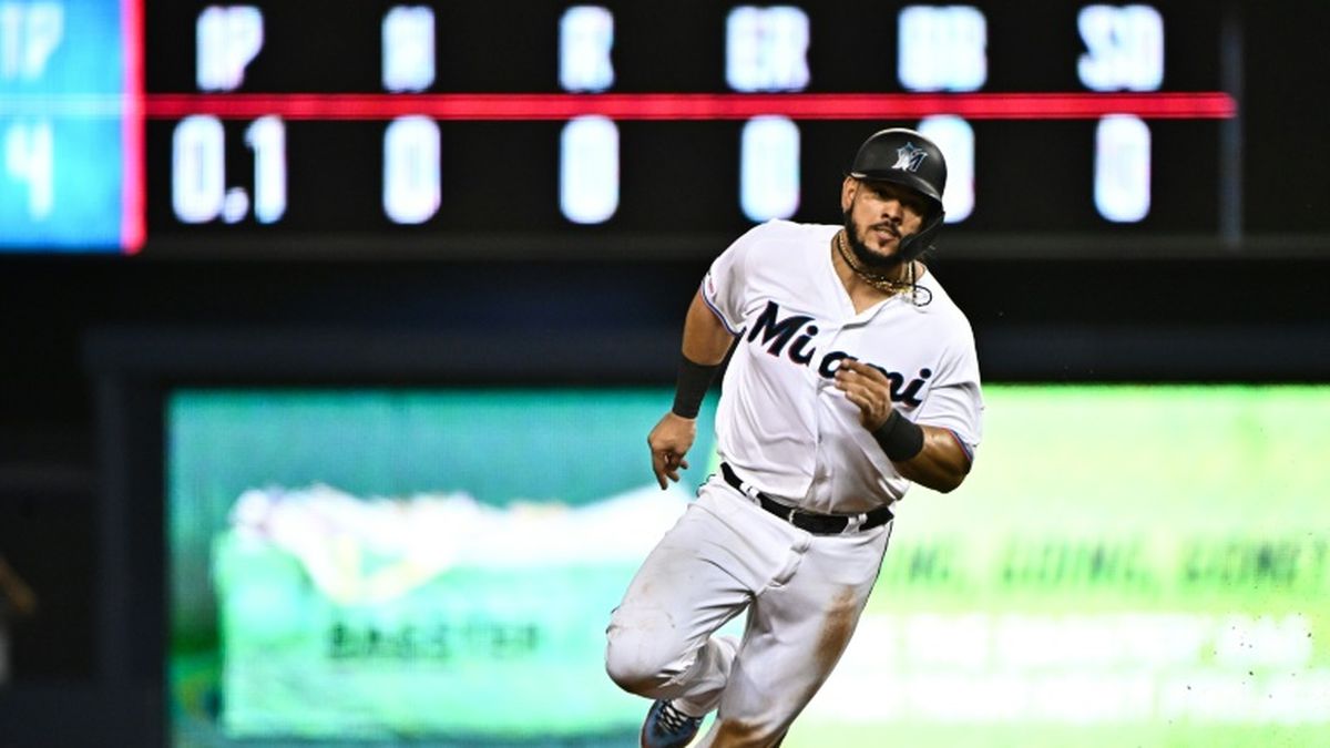 Jorge Alfaro llega a los Padres de San Diego