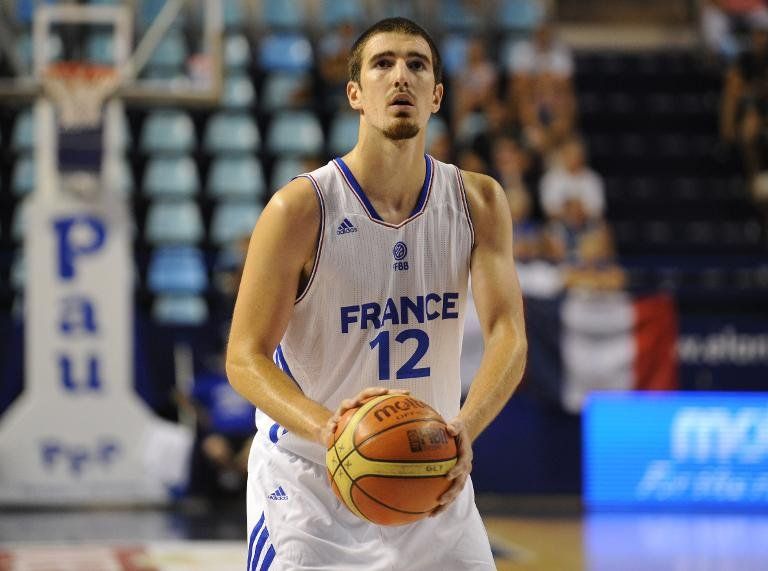 El base francés Nando De Colo, baja por lesión para el Mundial de básquet