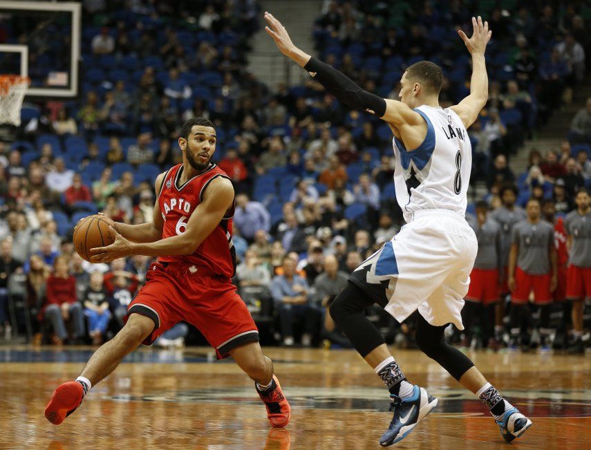 Timberwolves remontan al sorprender a Toronto