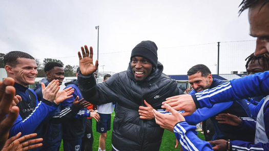Alberth Elis está en recuperación y visita el entrenamiento del Burdeos