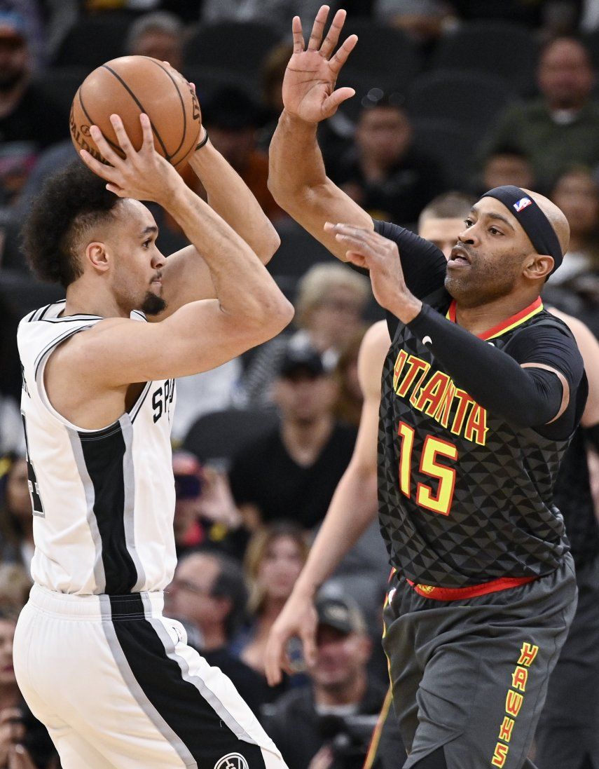 Spurs hilan 21er triunfo como locales sobre Hawks