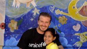 Beckham visita a niños abusados en Manila