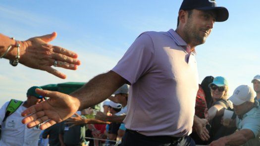 El italiano Molinari se apodera de la cima en el Masters de Augusta