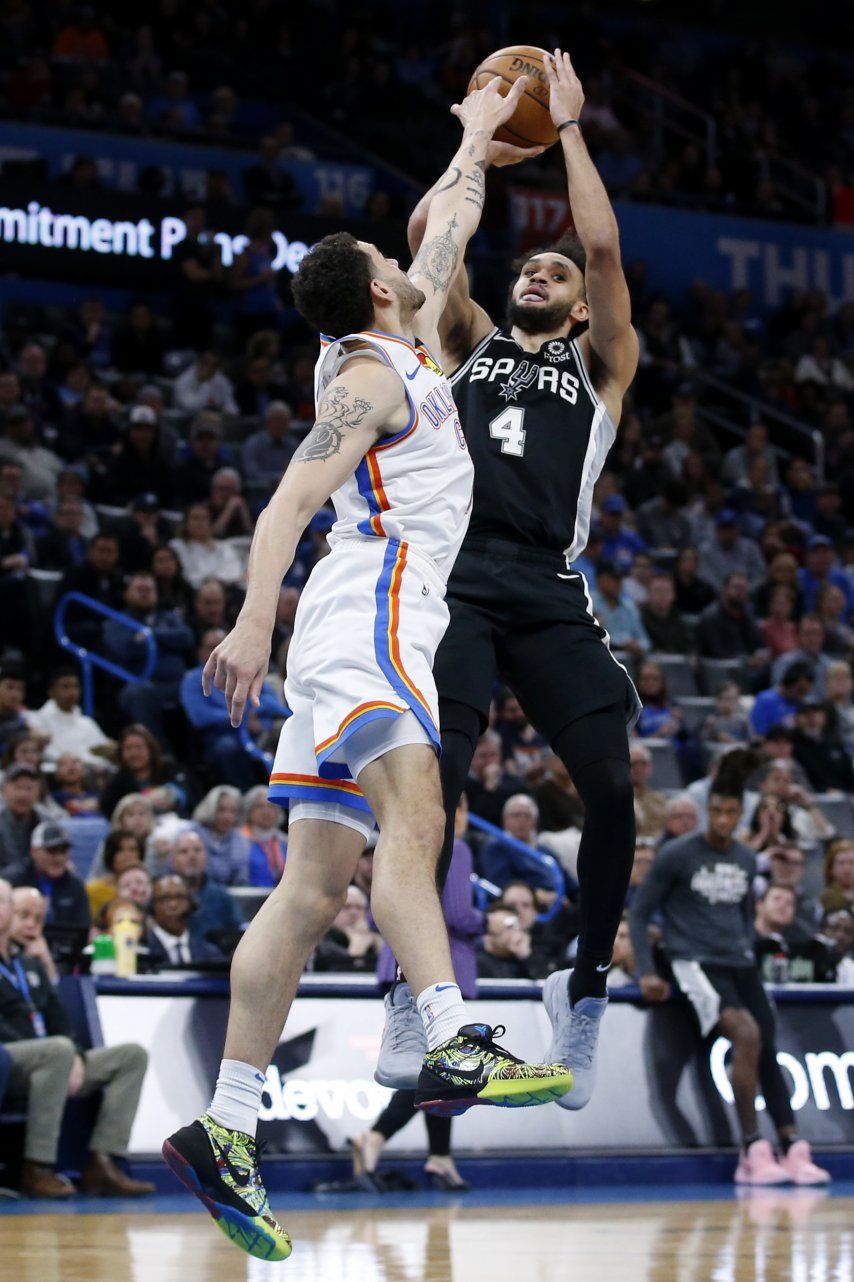 Aldrige anota 25 puntos y Spurs ganan 114-106 a Thunder