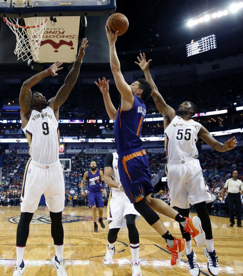 Booker y los Suns derrotan a Pelicans en tiempo extra