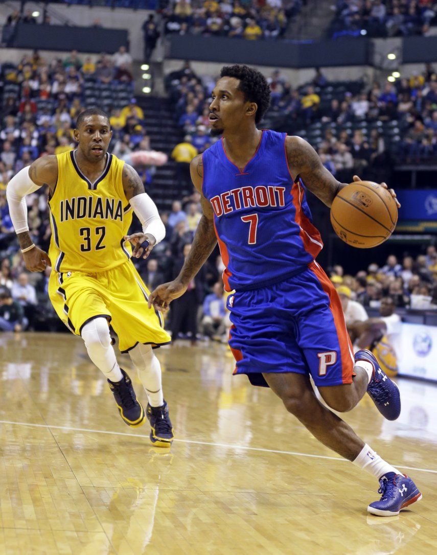 Enceste de último segundo da triunfo a Pistons