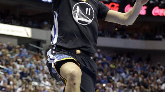Warriors doblegan a Mavs y logran 12ma victoria en fila