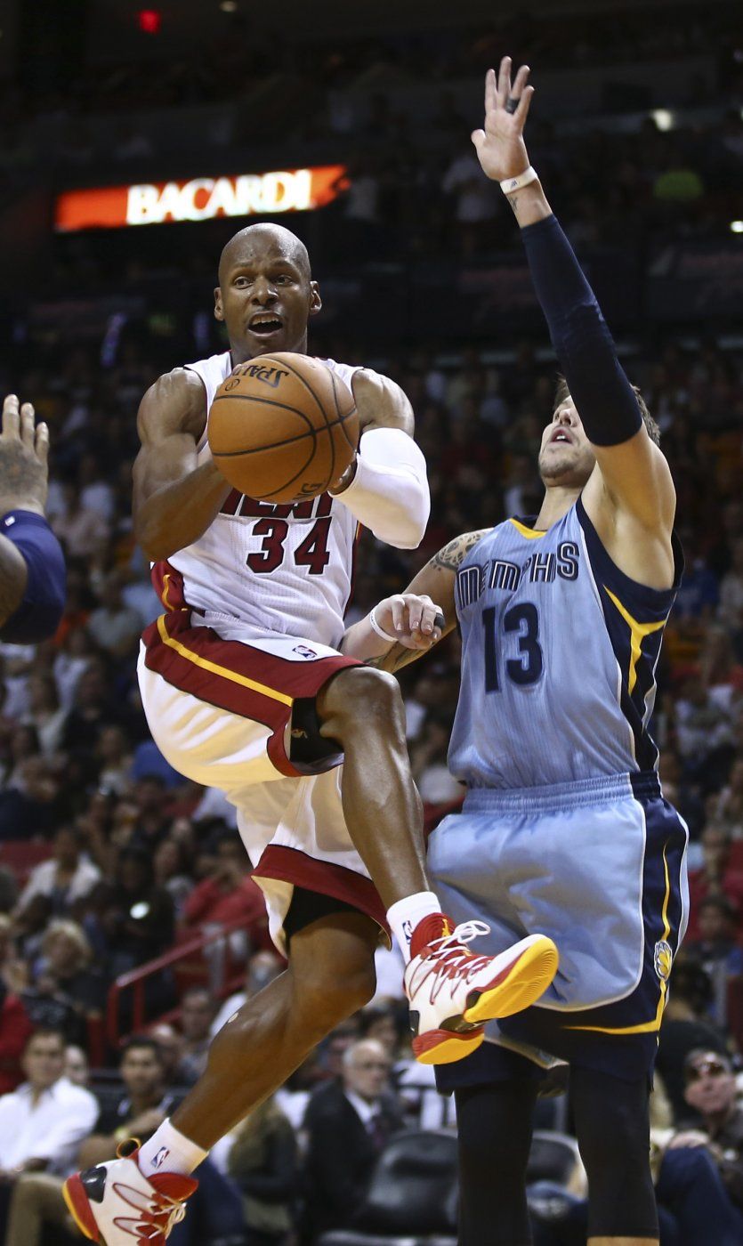 Allen aporta 18 puntos a triunfo del Heat