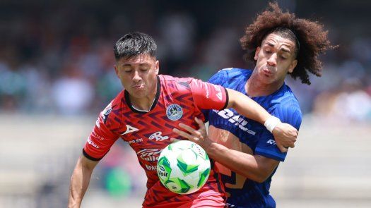 Adalberto Carrasquilla le gana el duelo a Édgar Yoel Bárcenas en el Pumas vs Mazatlán Adalberto Carrasquilla le gana el duelo a Édgar Yoel Bárcenas en el Pumas vs Mazatlán