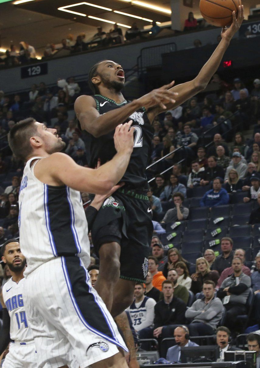 Towns y Teague guían a Wolves a triunfo 120-103 sobre Magic