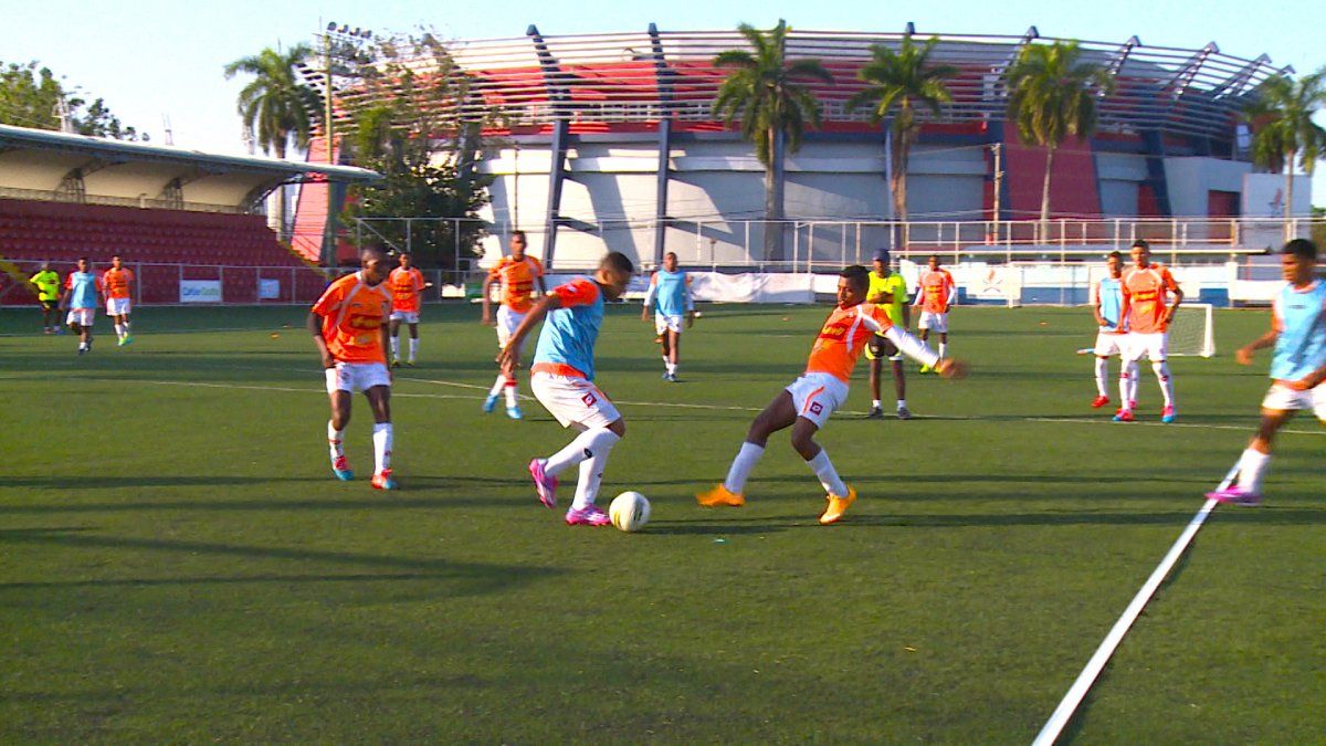 Sub-17 de Panamá entrena antes de viajar a Tampa